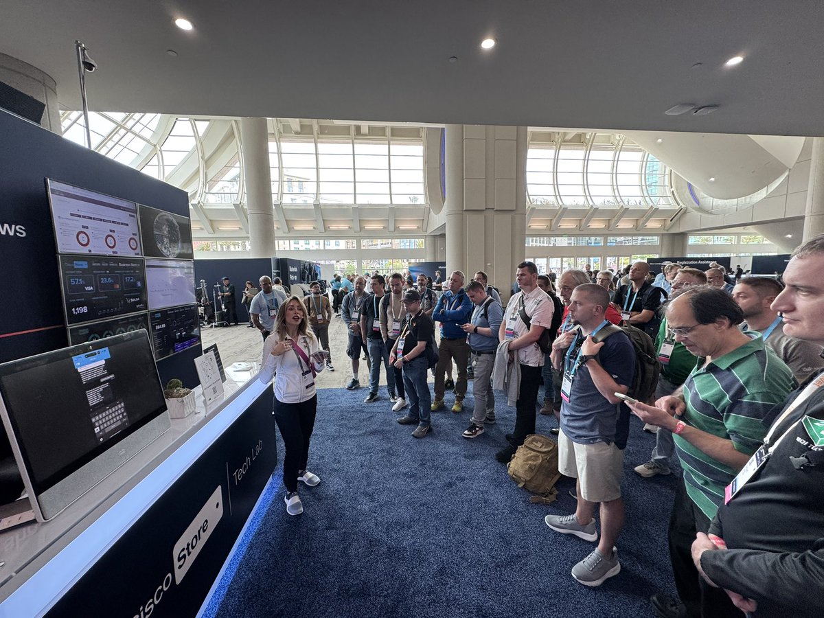 cantechit's tweet image. Insider Advocates @CiscoChampion on the tour around #CiscoLive with @eyepv6 Shannon McFarland @CiscoStore and @CiscoTVMedia
