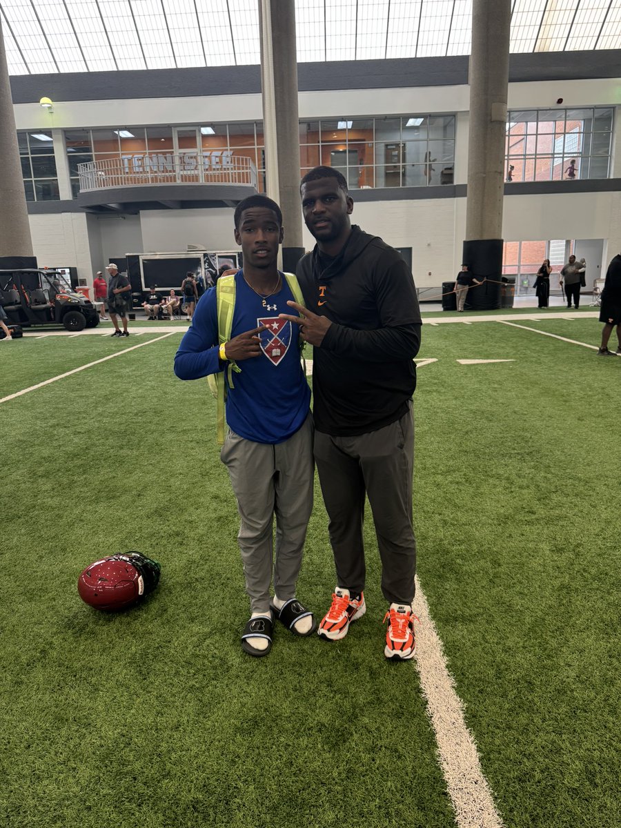 β28 Kaydan Whiteside USA πΊπΈ #5 runner (@kaydan11_) on Twitter photo Great camps & Connections built <a href="/CoachET3/">Earnest Thomas III</a> <a href="/CoachKelseyPope/">Kelsey Pope</a> Canβt wait to get back to Knoxville Tennessee. Great camps & Connections built <a href="/CoachET3/">Earnest Thomas III</a> <a href="/CoachKelseyPope/">Kelsey Pope</a> Canβt wait to get back to Knoxville Tennessee.