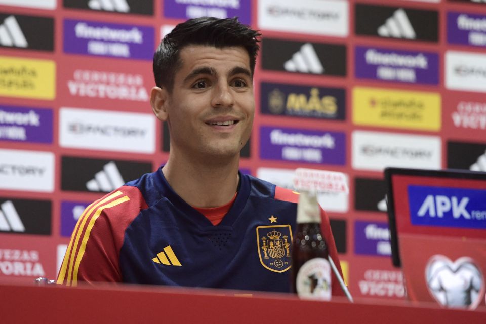 pabloharour's tweet photo. Morata: "No me avergüenzo de haber fallado el penalti, el fútbol es así. Vergüenza me daría votar al PSOE" https://t.co/6rt5AOJPsq