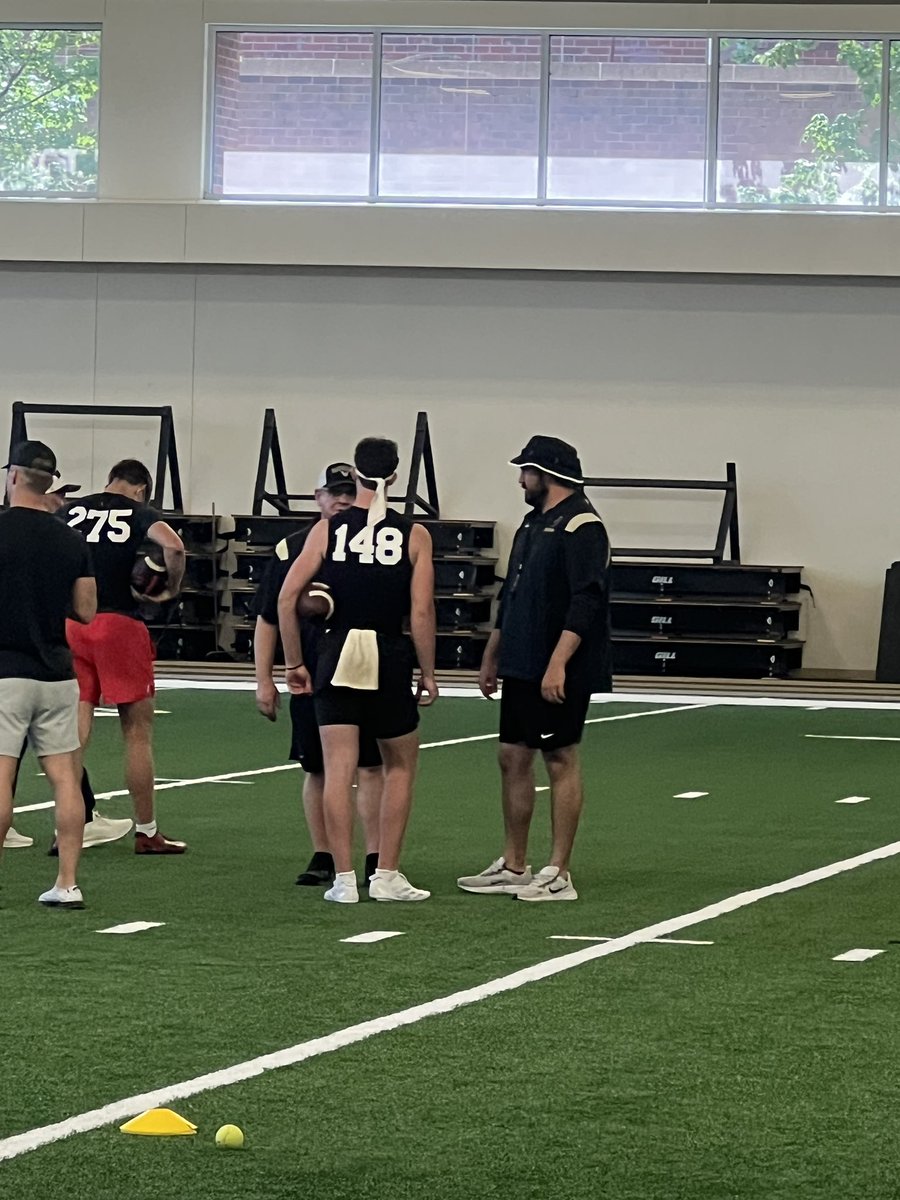 bodespence10's tweet image. Thank you @VandyFootball for putting on a great camp today and pushing me to be a better player! Enjoyed meeting @CoachAltman and @TimBeckFB as well! Looking forward to getting back up there! #anchordown @Coach_Lea @EPHSRecruiting @VanSpence10 @RecruitGeorgia @RustyMansell_