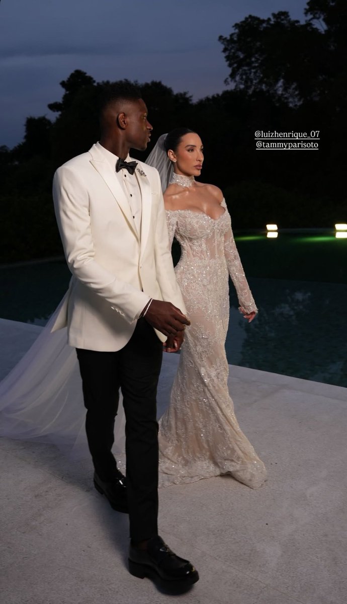 informafogo's tweet photo. Luiz Henrique casou e chamou o Belo pra cantar. Irado! https://t.co/FEJNRsdTVb