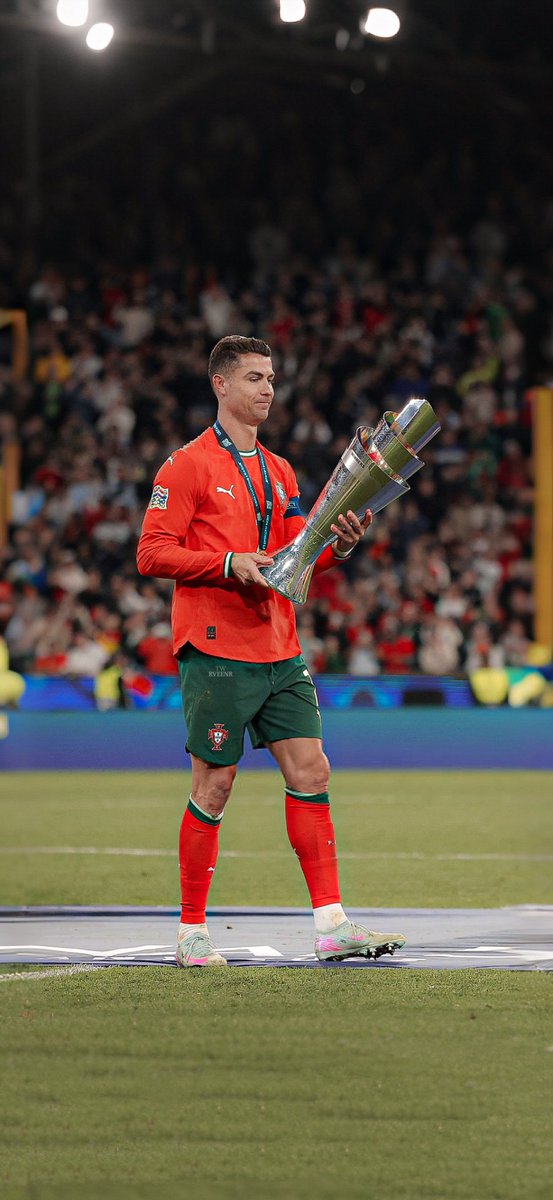Rveenr's tweet photo. ⁴ᵏ Ronaldo the 𝑪𝒉𝒂𝒎𝒑𝒊𝒐𝒏 🇵🇹🏆✨ https://t.co/20iR2RsSxN
