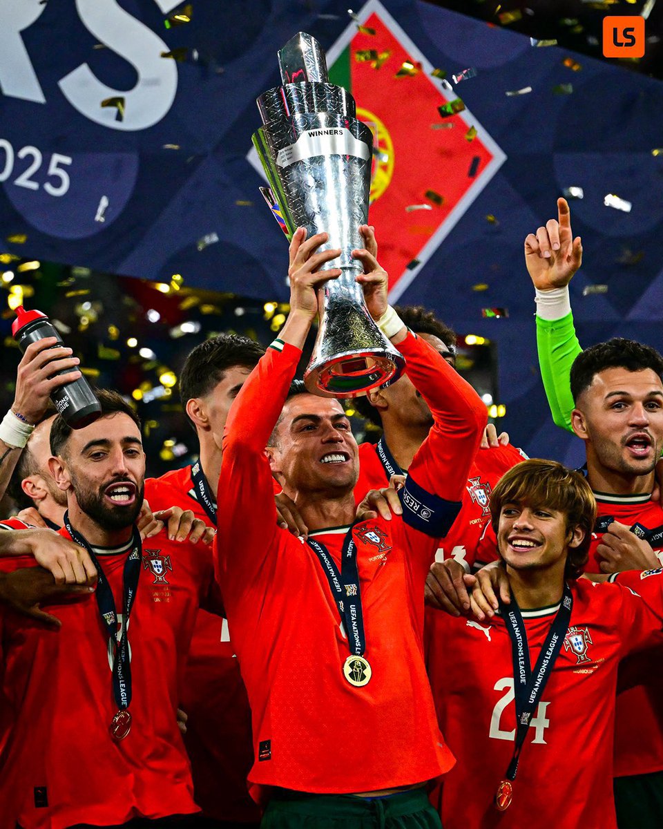 منتخب كريستيانو دوس سانتوس أفييرو❤️❤️❤️

شكرًا لكرة القدم بعد كل العناء أنصفتيه❤️❤️❤️❤️❤️❤️❤️❤️