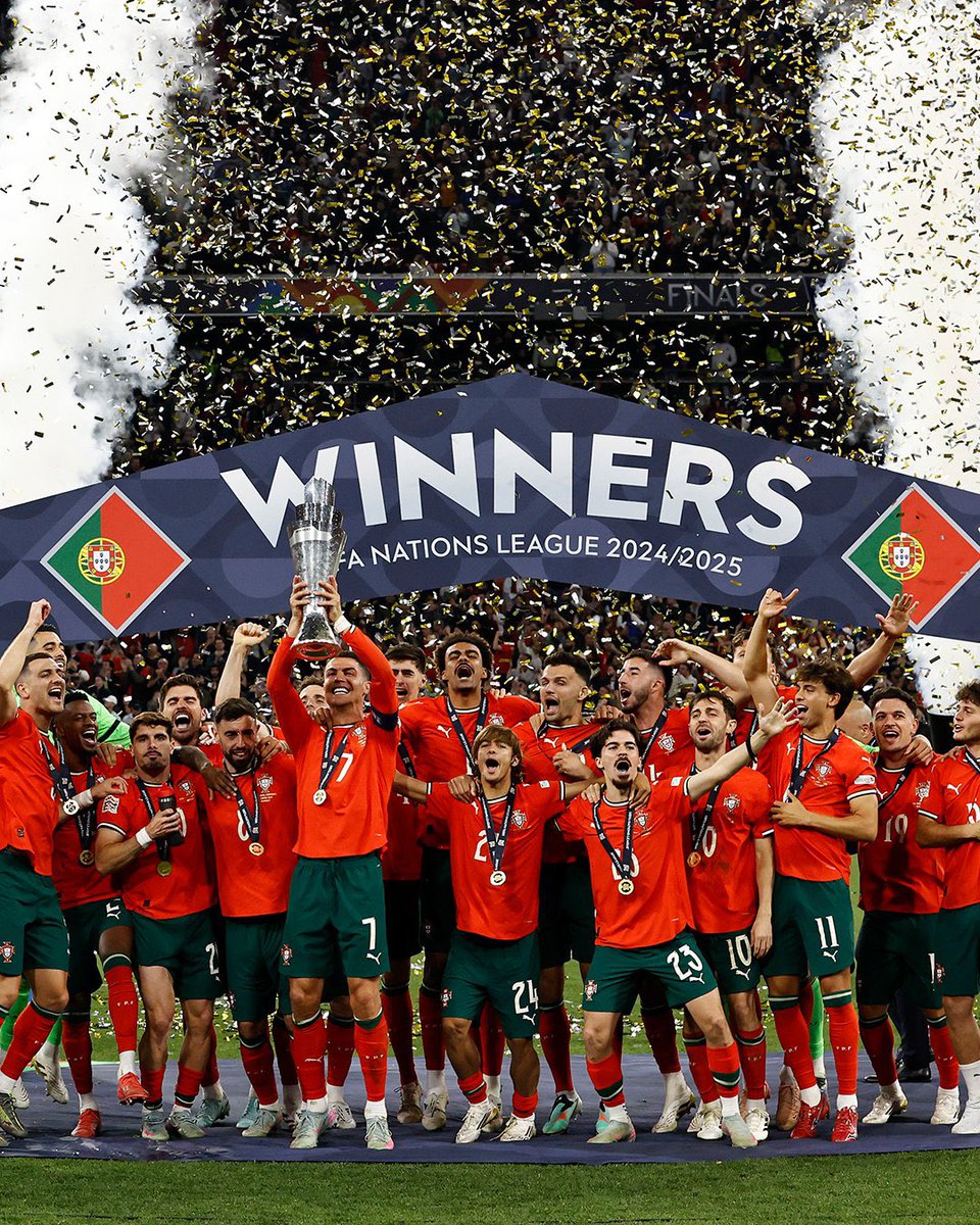 🚨🚨🚨🚨🚨 للتاريخ!
الأسطورة كرستيانو رونالدو يرفع كأس الذهب مجددًا
التاريخ يرفع الكأس؛ التاريخ يكتب تاريخ البرتغال يا رفاق

♥️♥️♥️♥️♥️♥️🥶🥶🥶🥶🥶🥶🥶🥶
#البرتغال_اسبانيا