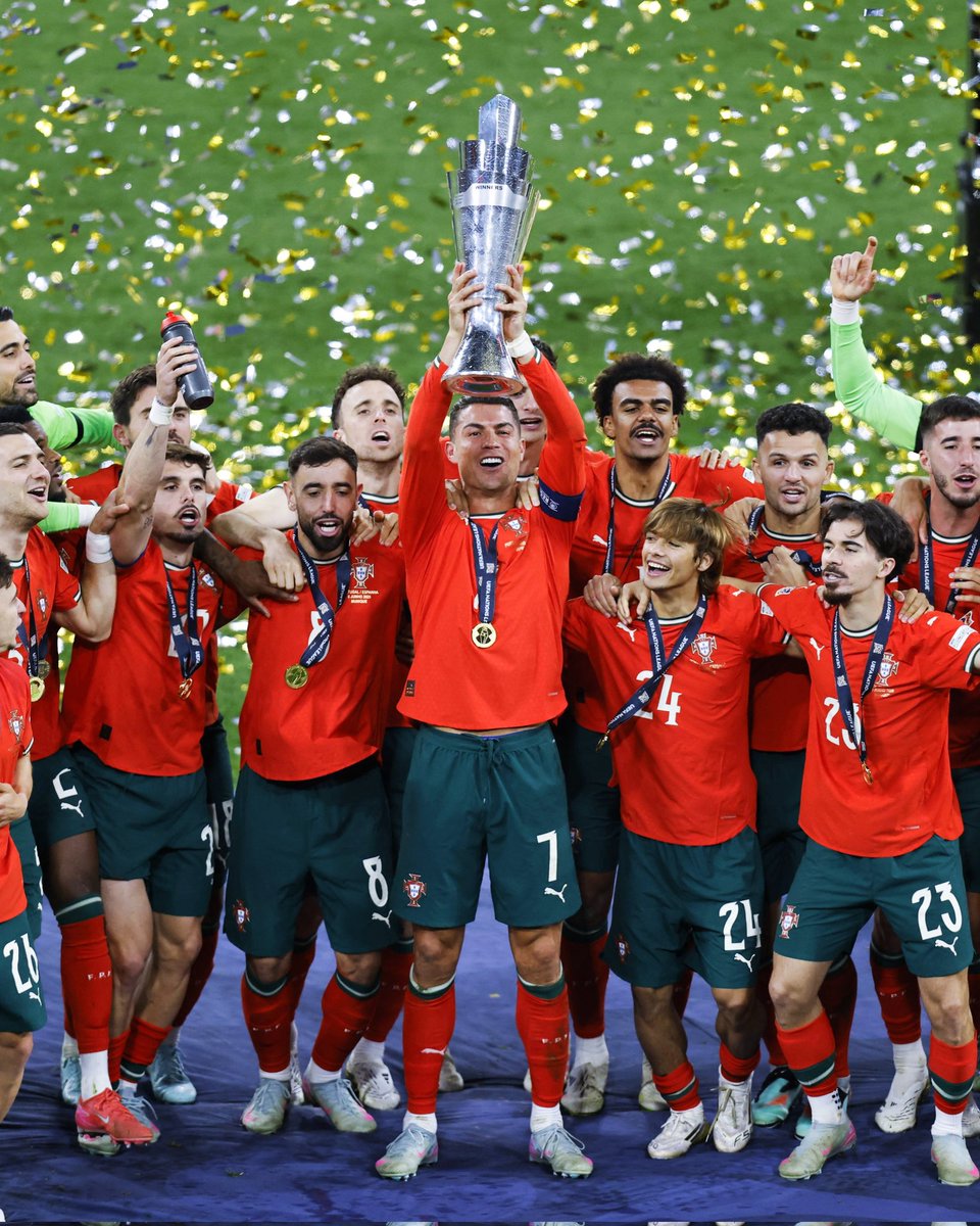 Portugal Juara Nations League 2025 🇵🇹

Seleção menaklukkan Spanyol di final lewat babak adu penalti dan resmi meraih gelar kedua mereka di ajang ini. Generasi emas Portugal siap bersinar terang!

Selanjutnya Piala Dunia 2026? 👀