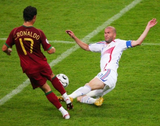 الدون في عمر 17  Vs الدون في عمر 41 
شئتم ام ابيتم كريستيانو رونالدو الافضل على مر العصور ❤️

#البرتغال_اسبانيا