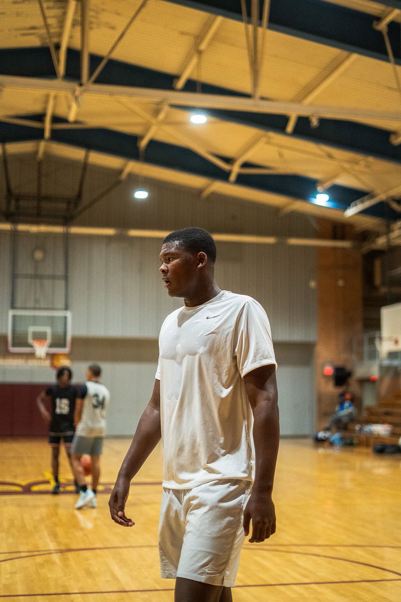 Working to be better in year ✌🏾 #BigEJ <a href="/JL3Elite/">JL3 Basketball</a> <a href="/djones8301/">Doug Jones</a> <a href="/BUBasketball2/">BU Timberwolves</a>