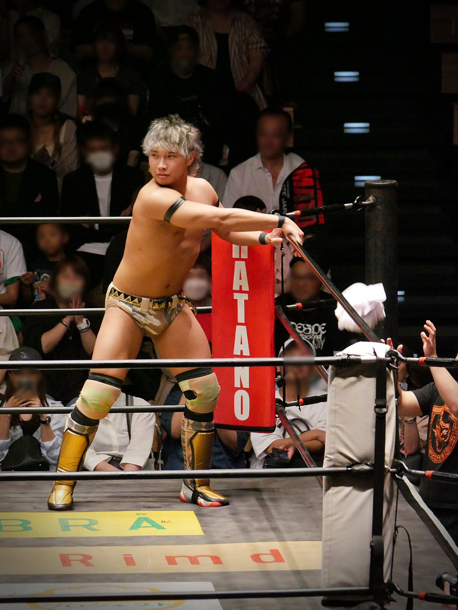 ggsn0w's tweet photo. 2025.6.5 後楽園ホール
#LOVEandPEACE 推奨派…？
#GOLDCLASS #望月ジュニア 選手
#DRAGONGATE https://t.co/WmC0nKQIpl