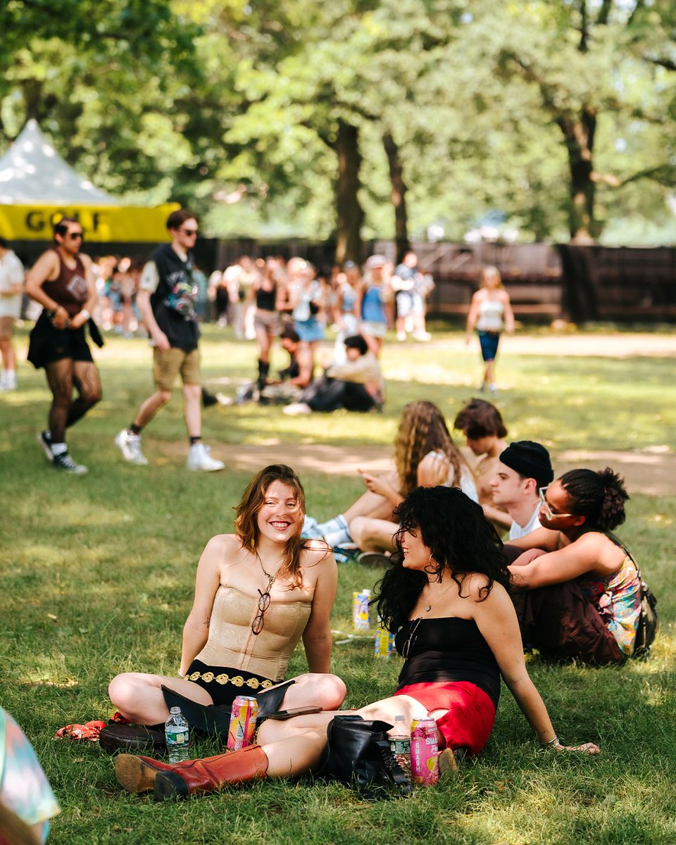GovBallNYC's tweet image. is this clairo shade