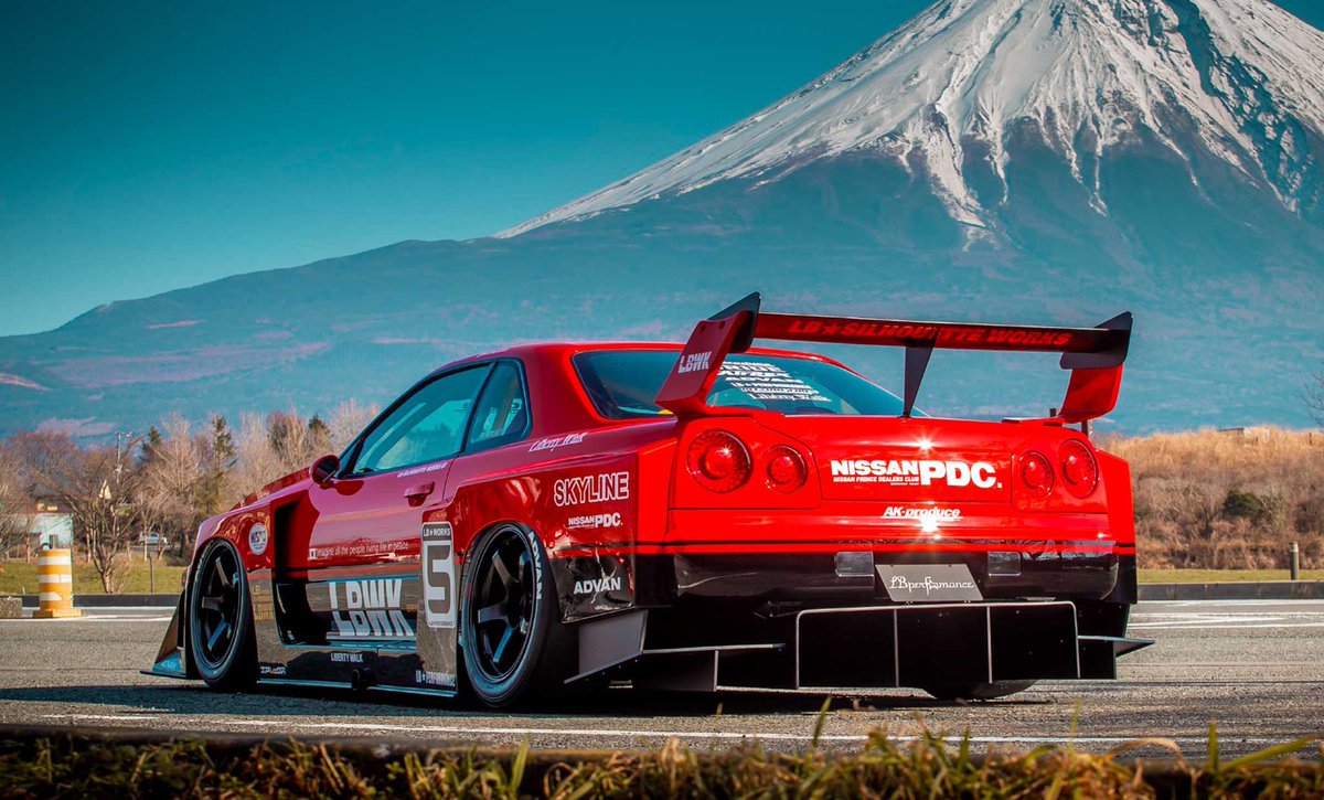 Liberty Walk's 1995 Nissan Skyline R34 Silhouette