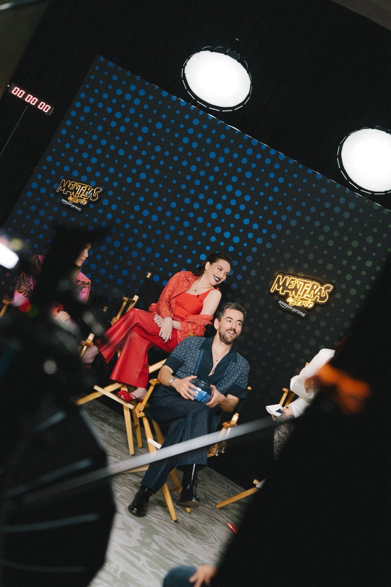 Entre risas, spoilers y mucho pop ochentero 💄📼
Así vivimos el junket con @reginablandon por el estreno de Mentiras, la serie. ¡Lo que se viene está espectacular! #MentirasLaSerie