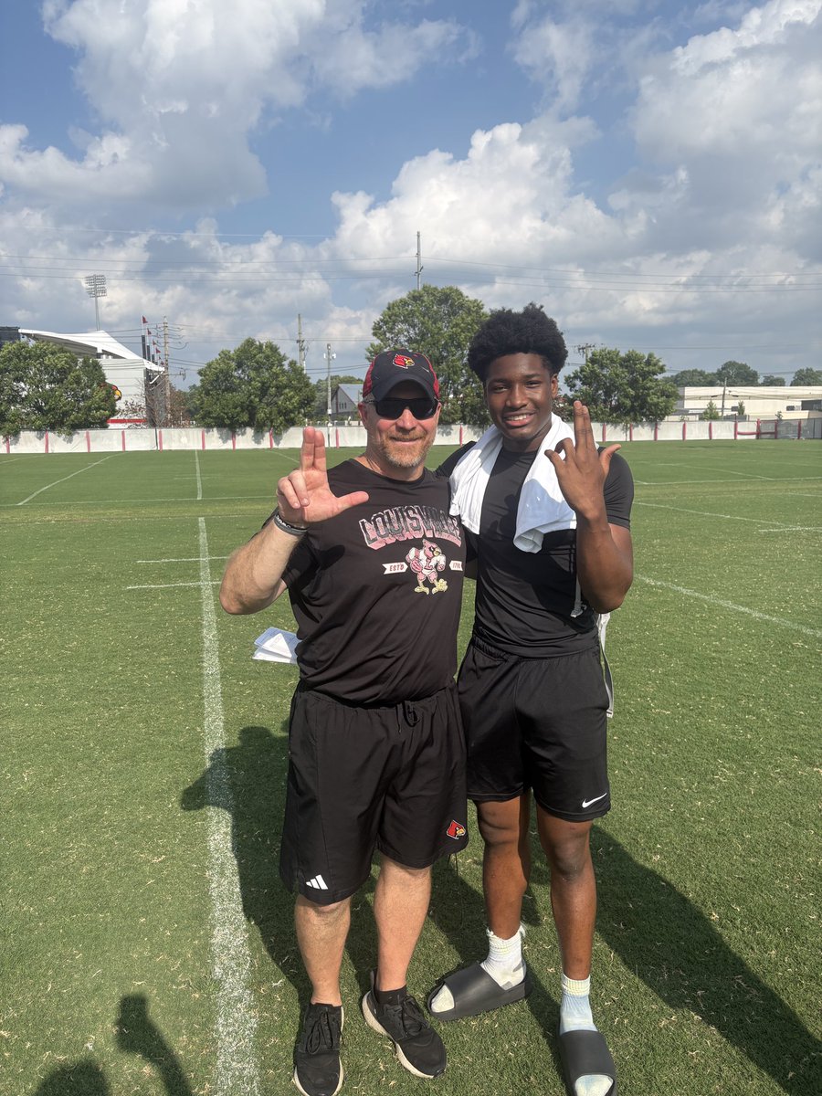 ZLarame's tweet image. Had a great camp at Louisville learned a lot gains lots of knowledge and this is jus the beginning of the summer
@dixant1997 @BigJoshKendall @CoachMarkHagen @CoachM11es @MarkIvey90 @_CoachWallace @CoachKendallTod @CoachCJones_STU