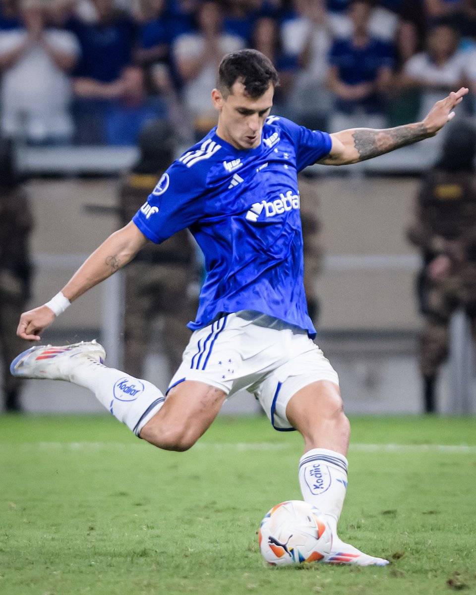 🇾🇪🚨: NOVO 9!

O São Paulo está negociando a contratação de Juan Dinenno, do Cruzeiro.  

O jogador deve vir por empréstimo até o final da temporada, com salário dividido pelos clubes. [<a href="/centraldatoca/">Central da Toca</a>]