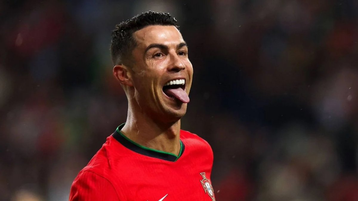 🗣️ Cristiano Ronaldo: "I felt the injury since the warm-up, it’s been bothering me for a while. But for Portugal, if I had to break my leg, I would. It’s a title, I had to play and gave everything."