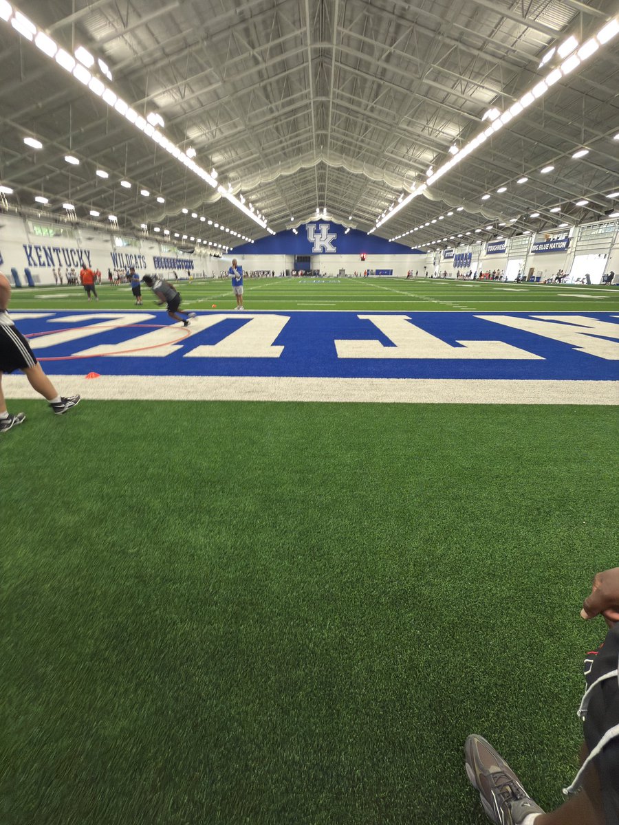 jesiahdfields's tweet image. Had a great visit @UKFootball I appreciate all the love and great hospitality from all the coaches @CoachChris_11 @CorvianFootball @Ajcore15