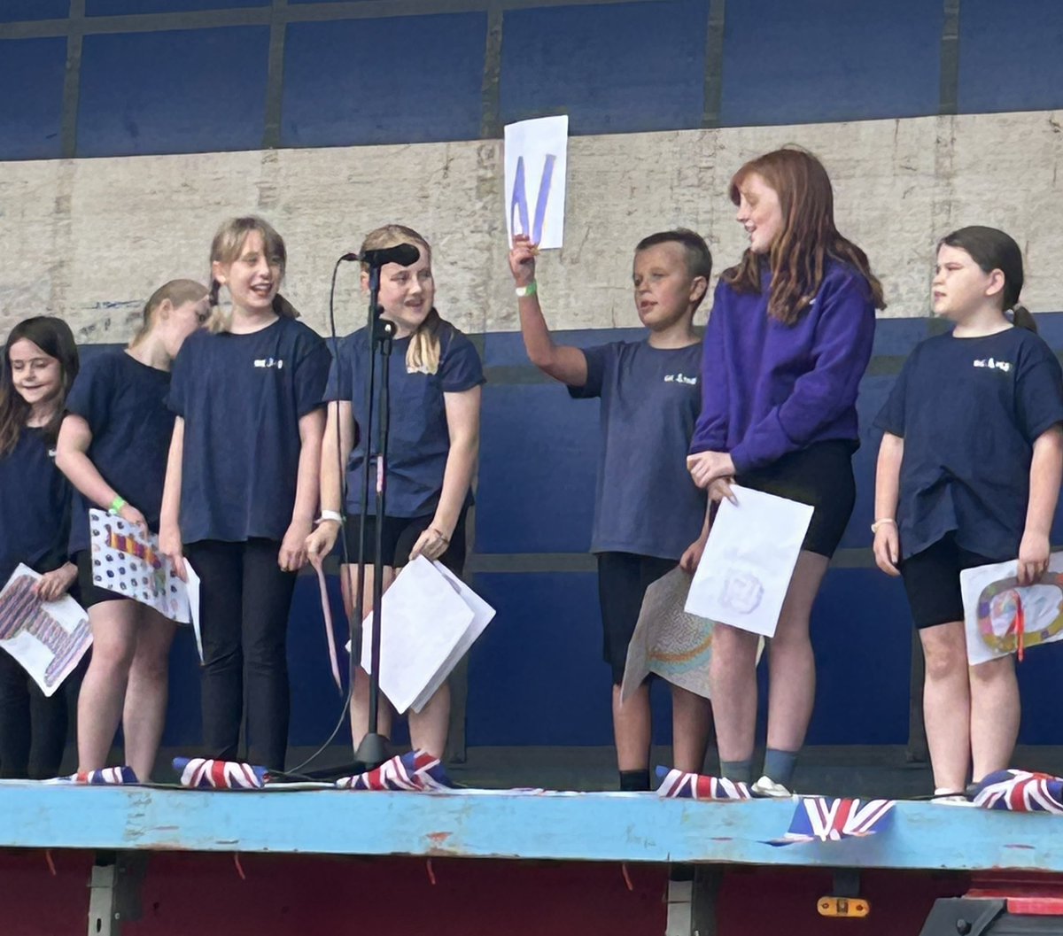 SCarrClasses's tweet image. Super proud of our students from @buryprimary performing for SCAMP at the Fen Fair in Ramsey. Also lots of former Bury students on our performance team!