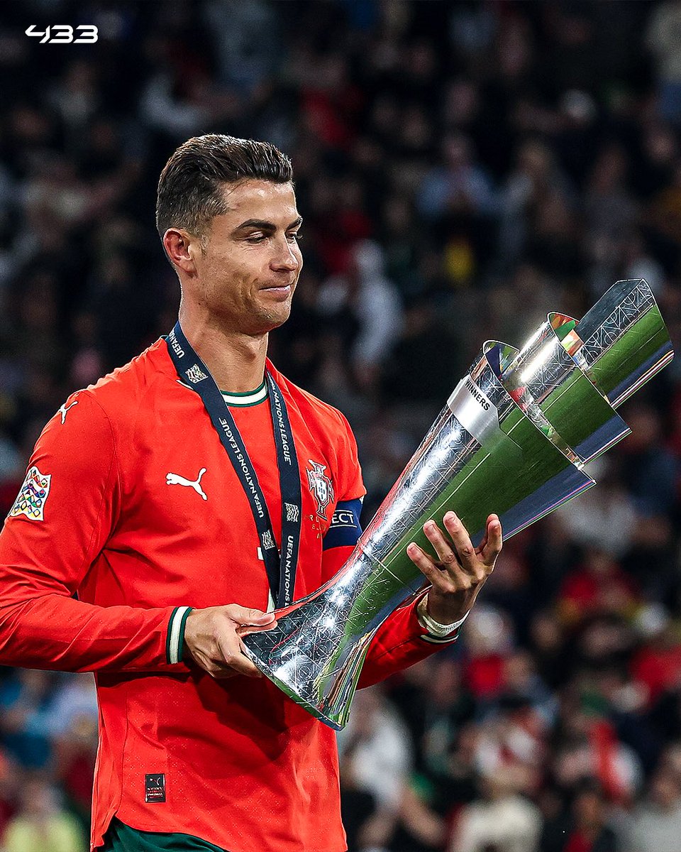 _Ja2son's tweet image. فوق اربعين سنة و يسجل هدف و يسكت لامين يامال الله على العظمة يا الدون