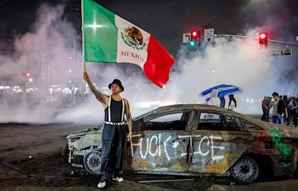 marxistJorge's tweet photo. En Compton y Paramount (LA) el pueblo trabajador salió a resistir ante el brutal tratamiento de agentes del ICE, DHS, y el FBI, a los que luego se sumó la odiada LAPD, bajo la autoridad de la municipalidad Demócrata. 1/ https://t.co/ryEli8Db2E
