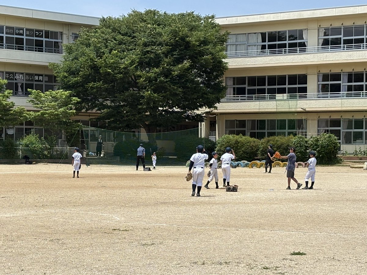 USHIKUSOUTH2015's tweet photo. 2025/6/7
奉仕作業の後は向台小に移動し通常練習。
今日は体験のお友達も来てくれました☺️

暑くなって来たので、熱中症に注意しながら活動していきます。

牛久サウスBBCでは、随時、見学、体験受付中です。
普段の練習を見に来てください✨
#牛久サウスBBC https://t.co/h43mU8zWNl
