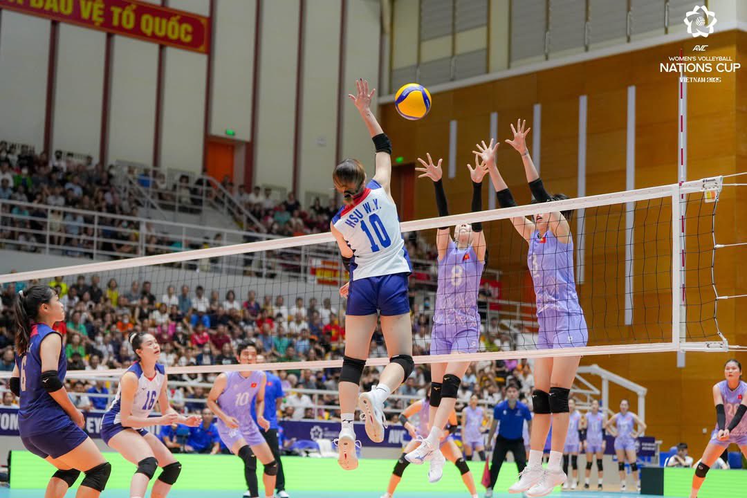 AsianVolleyball's tweet photo. Four strong teams secure back-to-back victories at inaugural AVC Women's Nations Cup in Hanoi
Read more: https://t.co/eiDcKb47l0
#FIVB #VolleyballWorld #AVCWomensNationsCup #VFV #AVC #mikasasports_official #AVCVolley #AsianVolleyball #StayActive #StayStrong #StayHealthy https://t.co/USEO0dDZMk