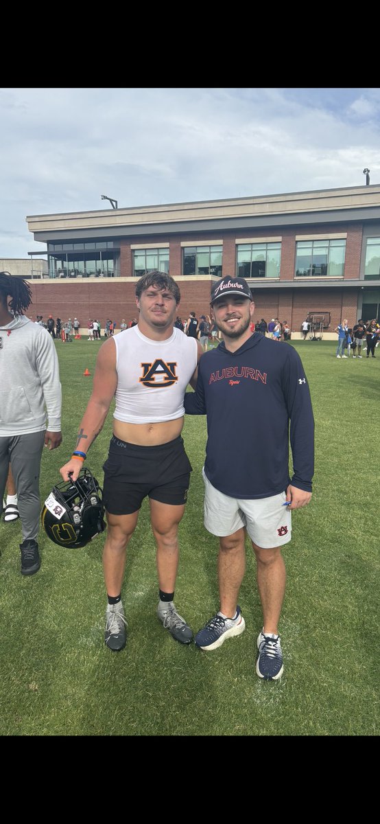 Cjbrown9911's tweet image. Great day at @AuburnFootball. Learned a lot from @CoachDurkin @coachbsheldon great coaches!
@HallTechSports1 @CoachL__ @UnLockYourGame @therealkwat @JLeeAULive @WillRedmond_AU @BrendtBedsole @DexPreps @CoachTCam @CoachDoss25 @rusty_rouse @rogersFTW @corner_jackets