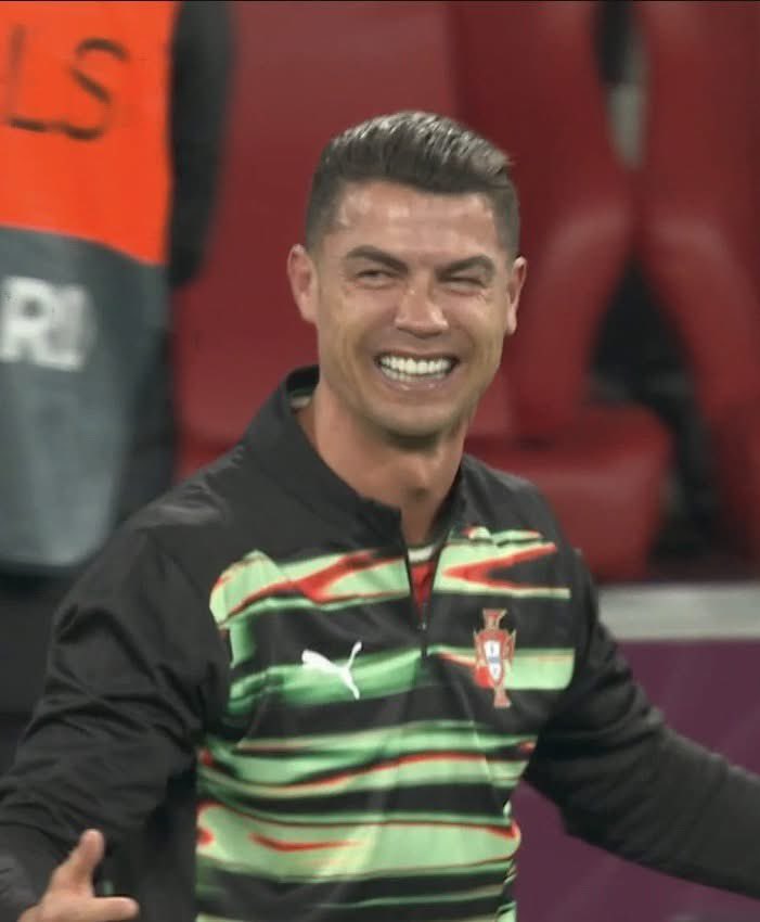 LeCelebrites's tweet photo. Félicitations à Cristiano Ronaldo qui a enfin remporté sa première Coupe du Monde 🏆 https://t.co/voFcCferu7