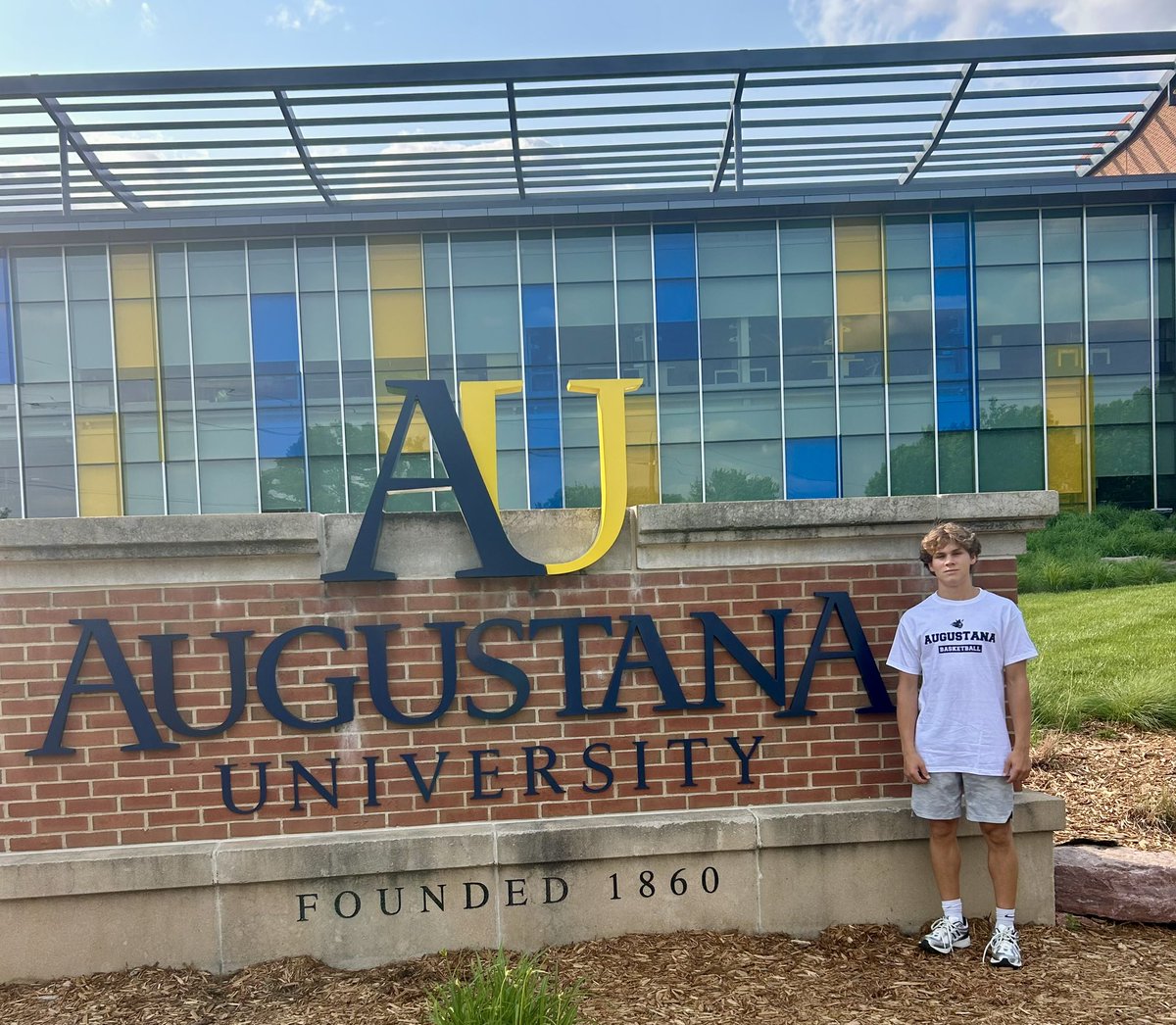 Had a great day at the elite camp for <a href="/AugieMBB/">Augustana University Men's Basketball</a> 
Thanks coach <a href="/Schilling_Cody/">Cody Schilling</a> 
#classof2027
