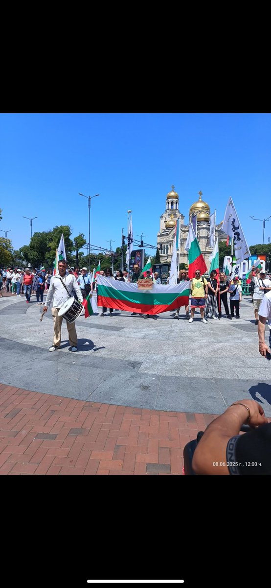 rajna333's tweet photo. Many Bulgarians oppose the euro because they want to keep control over their economy, avoid rising prices, and protect their national identity. The lev is more than just money — it’s a symbol of independence that people don’t want to lose.
#notoEuro #notonato #notoEU https://t.co/jtJiUkPWrv