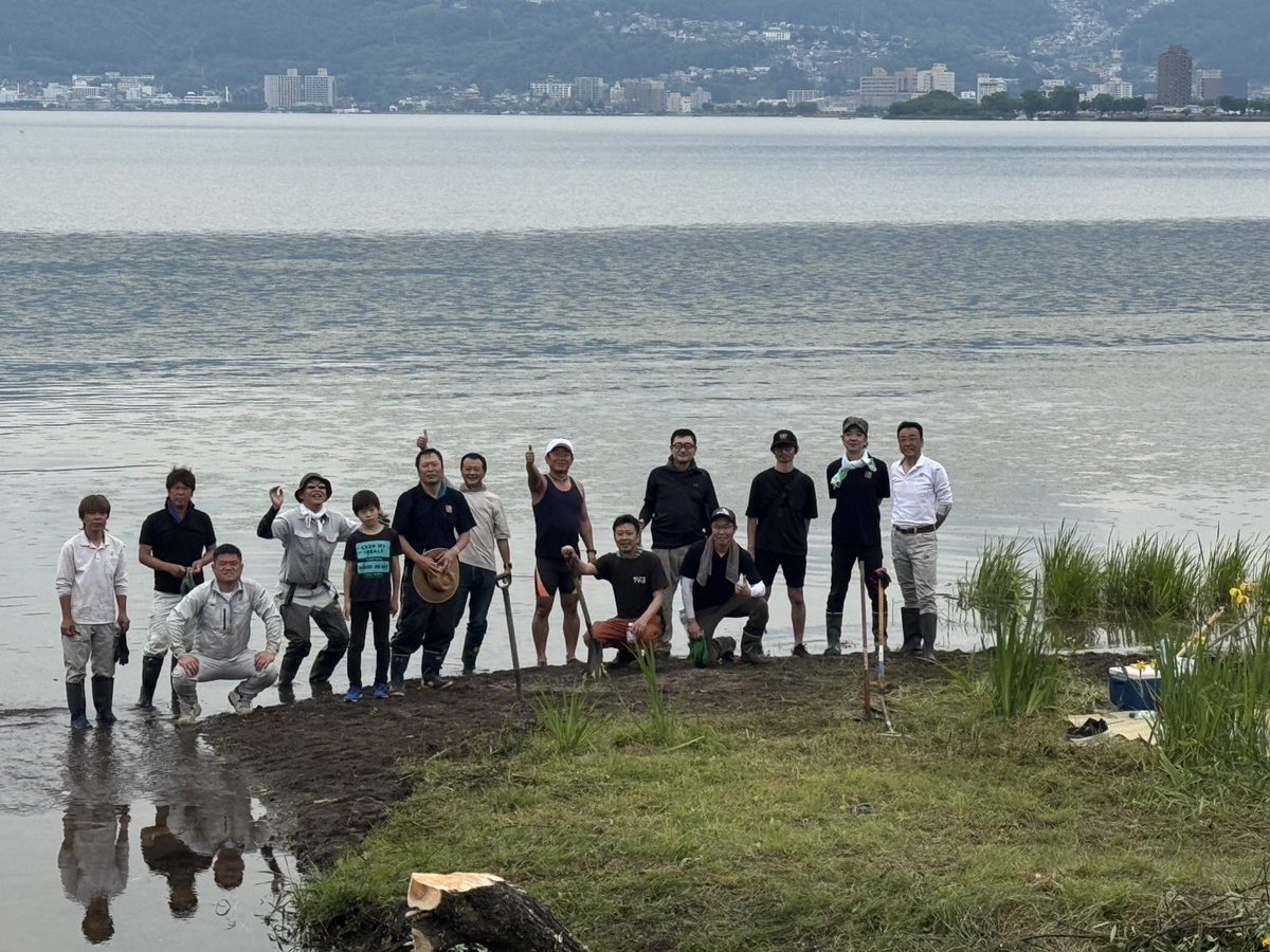 npoishinjuku's tweet photo. 6/8 第１回 砂浜復活大作戦（仮）を湊湖畔公園の隣接地にて試験実施。岡谷BBS会の皆さんと力を合わせ、支障木の伐採や雑草の除去などに取り組みました。
作業手順を整え、引き続き実施していく予定です。 https://t.co/iZWwRy2OF0