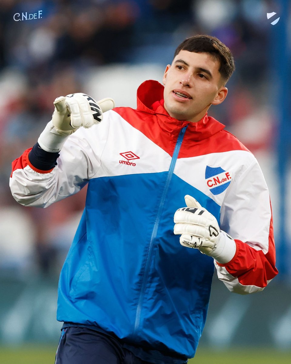 NACHOSUARE. Se comió un gol lógico de golero que no ataja hace tres meses. Atajó un mano a mano espectacular, y salió a jugarse todo en una, sin miedo. Puesto ingrato, hay que bancársela.