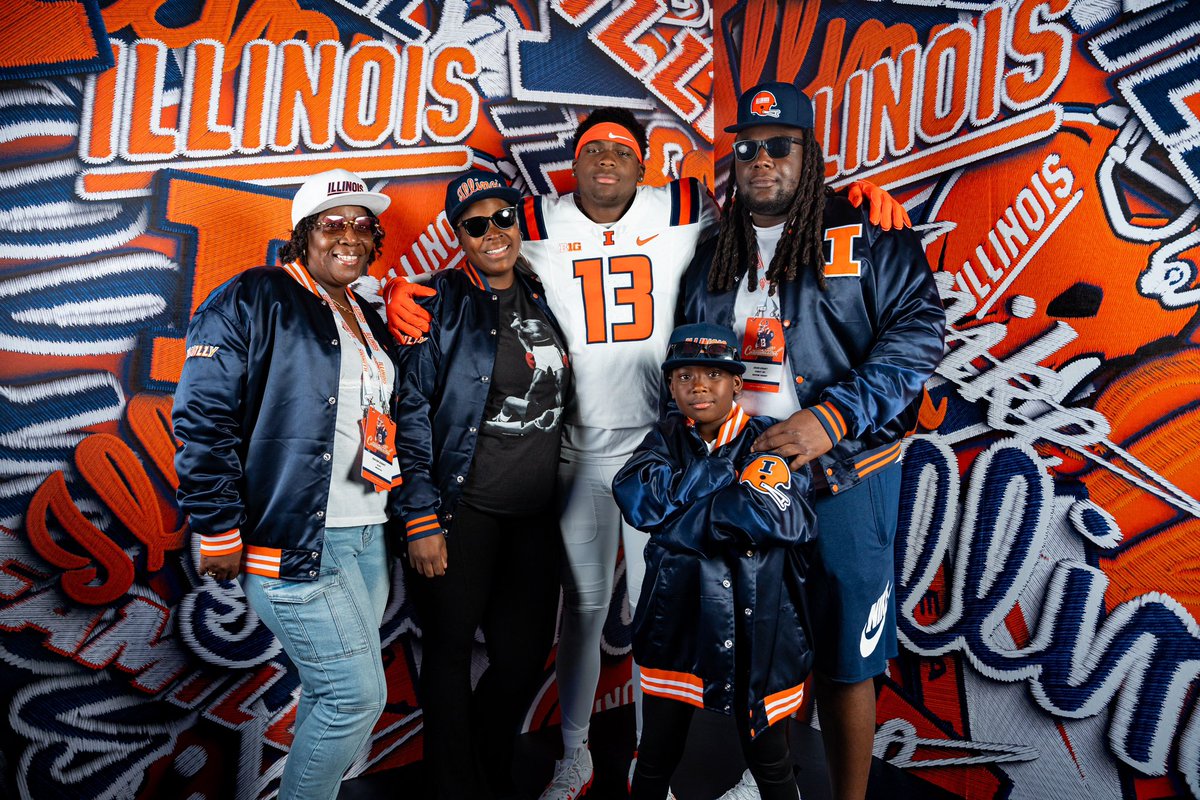 Davon Grant (@davong2026) on Twitter photo Great weekend at home enjoyed every moment #ILL #FamILLY <a href="/_CoachEllington/">Danterius Ellington</a> <a href="/coachjstepp/">Coach Justin Stepp</a> Great weekend at home enjoyed every moment #ILL #FamILLY <a href="/_CoachEllington/">Danterius Ellington</a> <a href="/coachjstepp/">Coach Justin Stepp</a>