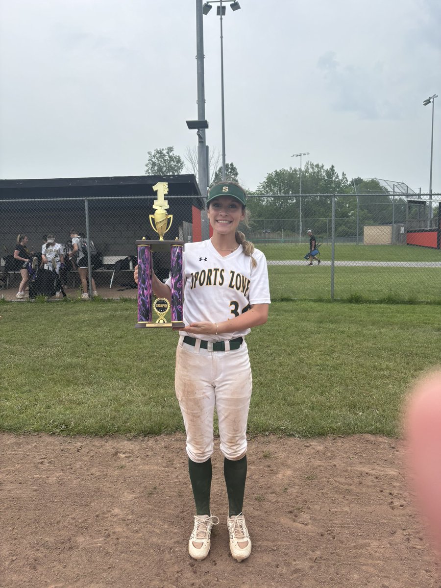 Samantha Snyder tweet media