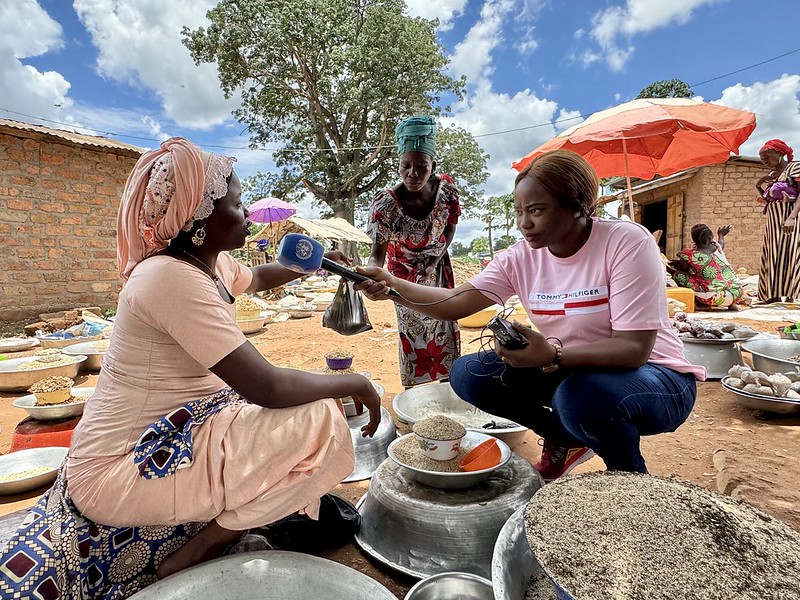 UNPeacekeeping's tweet photo. Radio is crucial in ensuring communities, especially those in remote areas, have access to accurate information. @UN_CAR recently rehabilitated &amp; equipped the 'Voice of Mambéré' community radio, which now supports voter registration efforts for the upcoming elections in #CAR 🇨🇫. https://t.co/hoiPmLjbjd