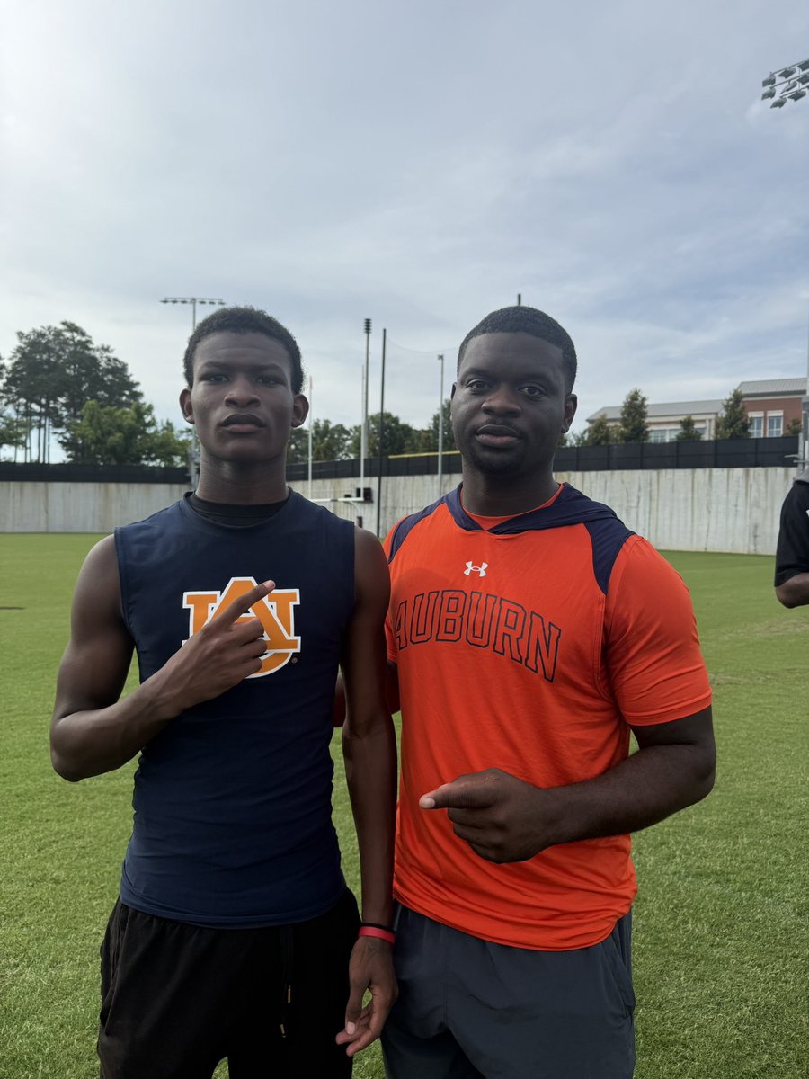 brandonDhayes11's tweet image. Had a amazing day at the auburn elite camp today 

 @CoachDavisWR @CoachHughFreeze @mauricejharris