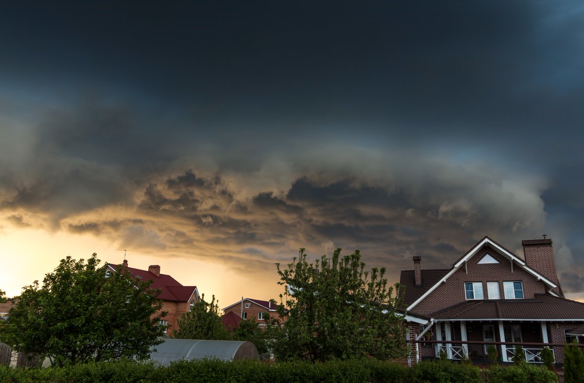 Preparing a roof for storms is crucial to protect your home from potential damage. Here are some tips to help you get your roof storm-ready.

Storm season is here—are you prepared?
👉 ow.ly/wT1j50W62fp

#RoofingMaintenance #StormSeason <a href="/Holcim/">Holcim</a>