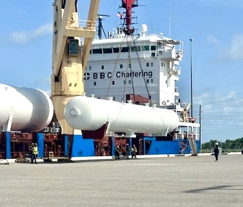 SeaportAgencies's tweet photo. MV BBC VESUVIUS at Port Canaveral, Florida in full action —discharging tanks and beams with seamless coordination from our agents on site ⚙️🚢. 

#BBCVesuvius #PortOperations #HeavyLift #CargoInMotion #SeaportAgencies #ShipAgents #MaritimeOps #VesselOps #BBCChartering https://t.co/bOUFVOiS6C