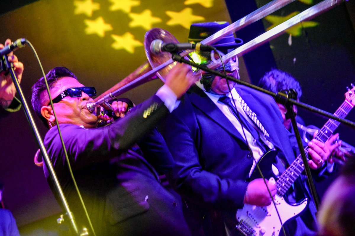 El_fusilmx's tweet image. #nochesdelbeat803 con #outofcontrolarmy en una noche para bailar #coberturafusilera📸 #ska #recomendacionfusilera #rock #twotone 

Fotografías de #fernandomijangosvalencia