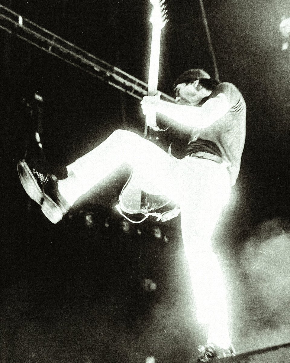 piercetheveil's tweet image. OUR LARGEST HEADLINING SHOW TO DATE. THANK YOU FOR MAKING HISTORY WITH US CHICAGO. 

📸 Matty Vogel
🎥 Christian Waite