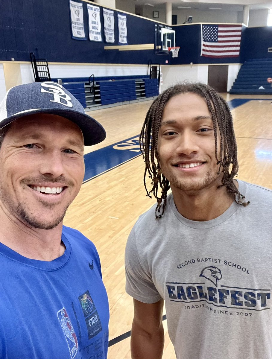 TaylorJLand's tweet photo. Great to have Jordan Williams back in the building today! A decorated SBS alum, Vandy grad, and recent Rice signee. Welcome home @jojowms23 ! @SBS_Athletics @SBSBB24 @SBS_Houston @RiceMBB https://t.co/iztvcFFdlA