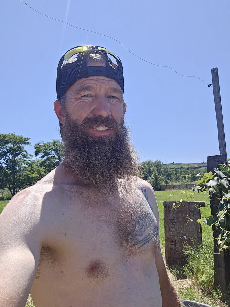 rhill6780's tweet photo. Nice day, time to work on this farmers tan. https://t.co/cdlXhYIUBD