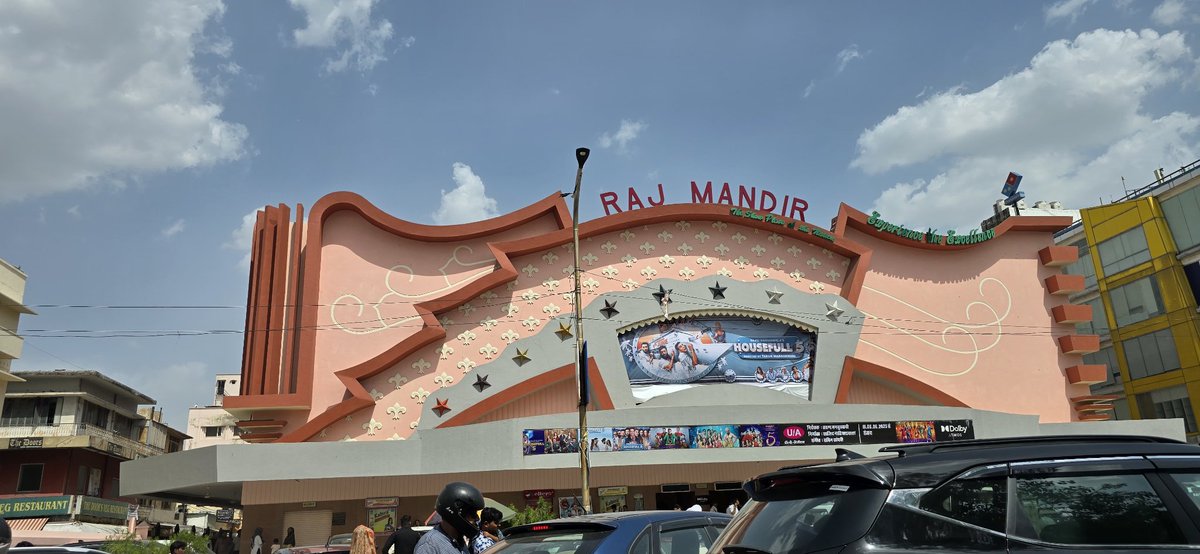 BeingHR's tweet photo. @filmhousefull watched #Housefull5 A at famous @Rajmandircinema #Jaipur
Loved the experience of theater & fun of fast paced murder mistry @akshaykumar @apnabhidu #RiteishDeshmukh #nanapatekar #FardeenKhan @juniorbachchan @duttsanjay @bajwasonam #Nargis #Jacklin
did great job ! https://t.co/CkM2kaEcyf