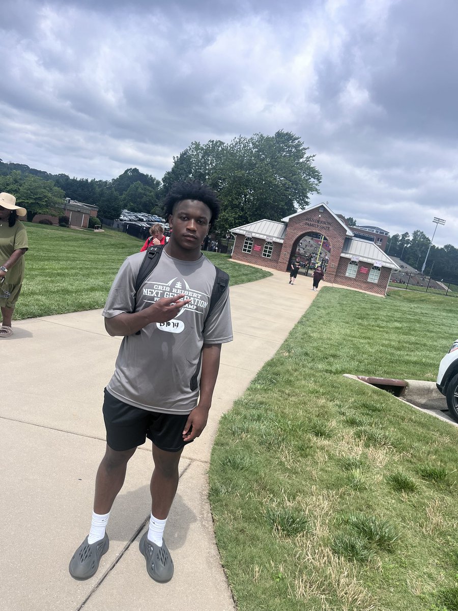 _CallMeJ5's tweet image. Lots of great feedback today at @CoachReisert Mega Camp! Thank you @GWUFootball! See you next year!
@NafoFalconsFB
