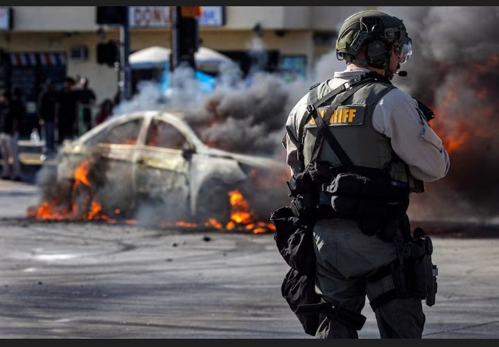 LAchkienasi0306's tweet image. Demonstrations heavy repression tear gas, armed forces intervention 

They don&apos;t occur in the streets of #Havana or near a #Cuban university as #Miami haters would like to see 

It&apos;s happening in #LosAngeles in the paradise of democracy🤔

In less than five months of government?