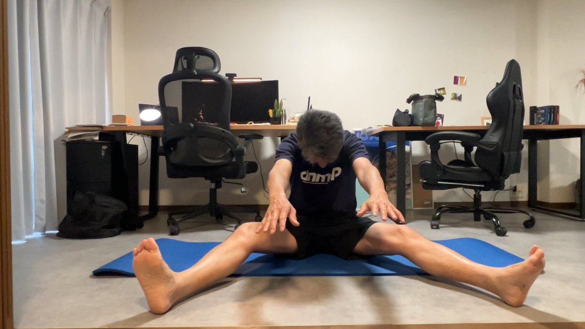 a_chocott's tweet image. #肉体改造100日チャレンジ
しなやかでカッコイイ身体を手に入れるために、ストレッチと筋トレ(自重メイン)を習慣化したい。
何をやっても続かない私ですが、100日後の変化を楽しみにチャレンジしてみます。
本日現在どんだけダサい状態かをこちらに晒しておきますね(笑)…