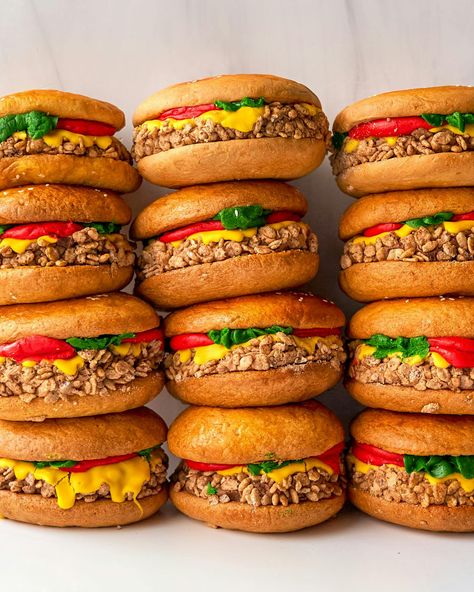 xingtian991314's tweet photo. Nadia Cakes - Cheeseburger Whoopie Pies https://t.co/toZxKJl6Qv