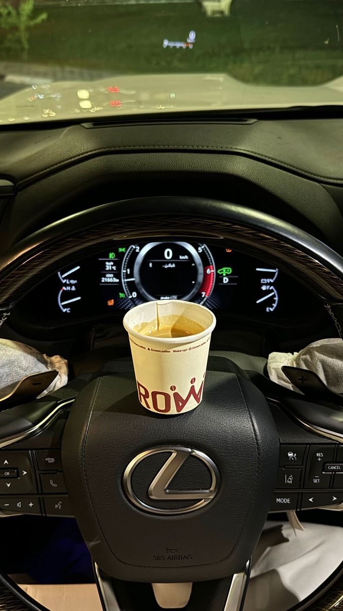 توادعنا وأنا كاره وداعك .. وأنت نفس الحال
ورحت أمشي وفي صمتي ثلاث أصوات مسجونين

بكى واحد ، و واحد قال ، لاترحل ، و واحد قال 
عسى أن تكرهوا حاجه .. وهي خيرٌ لكم بعدين