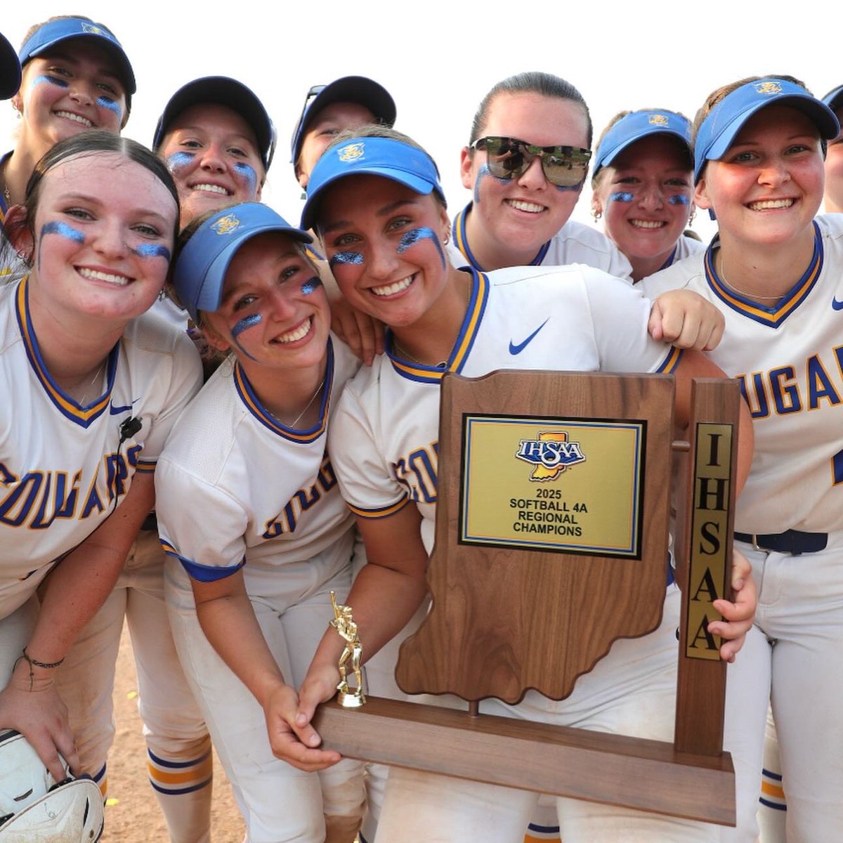 What an amazing year! I broke 3 SCHOOL RECORDS including:
-Single season Batting Average‼️
-Single season RBI’s‼️
-Single season Home-runs‼️
I finished the season with a .633 BA, 12 Doubles, 15 HR (2 Grand Slams), and 58 RBI’S. Such a special group and I’m so excited for next