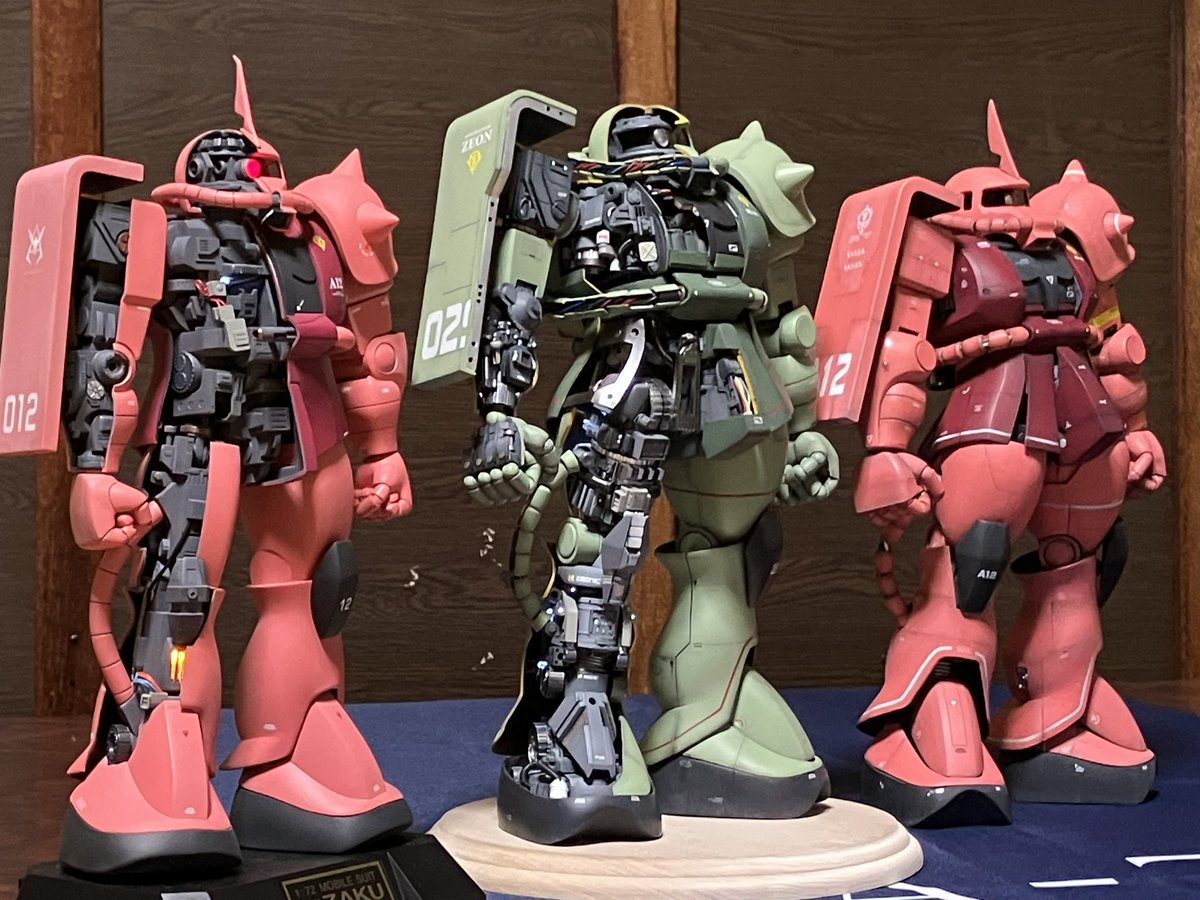 3体並んだザク
 #旧キット