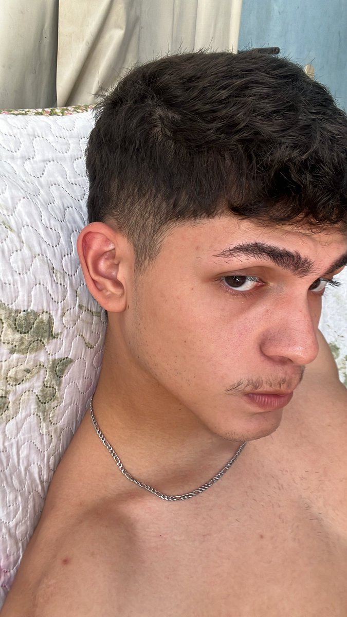 jvnetovj's tweet photo. Incrível como um projeto de bigodinho muda toda personalidade de um indivíduo(a olheira enorme é reação alérgica ) https://t.co/fJCNh0x80T
