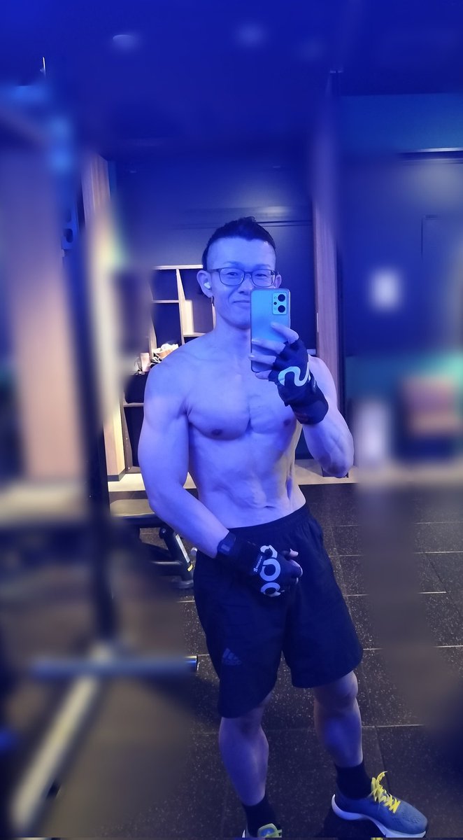 青い。自分では変化を感じるが、写真を見ると過去と変わらない。結構ショック。過去の写真は見ないようにしている。